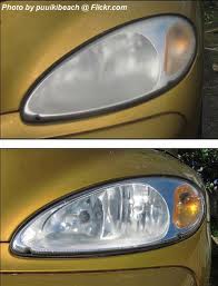 Poliranje poškodovanih luči na vozilu